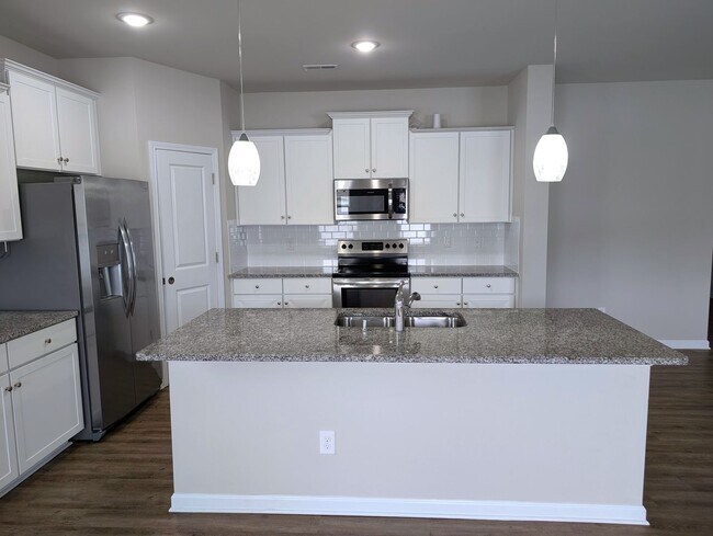 Foto del edificio - 4 Bedroom!  Easy Access, I-485, I-85, Airp...