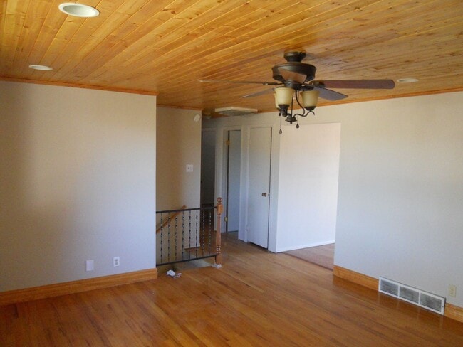 Building Photo - ALL PROSPECTIVE TENANTS MUST SUBMIT A $58 NON-REFUNDABLE APPLICATION FEE PER APPLICANT ONLINE AND...
