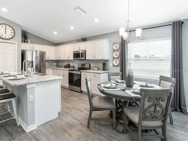 Building Photo - Charming Winter Haven Rental!