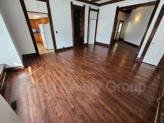 Building Photo - 509 S 5th St