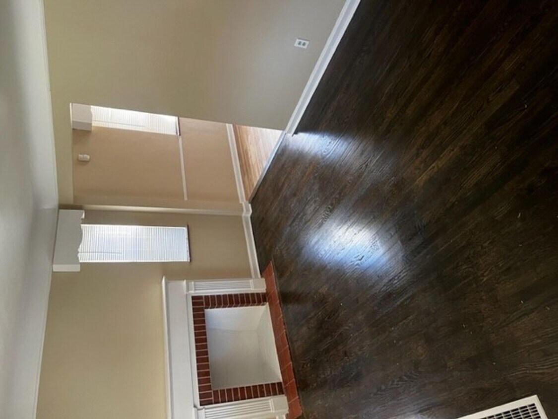 Primary Photo - 4 bedroom house | Mayflower Ave |