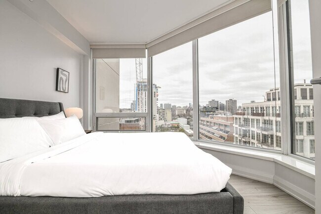 Photo du bâtiment - 155 Yorkville Ave