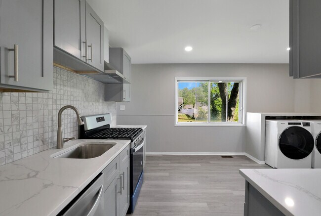 Foto del edificio - 419 Waverly Ave