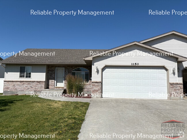 Building Photo - 1150 Kingswood Cir