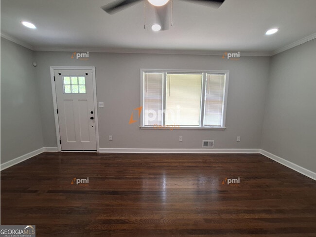 Building Photo - 2219 Rosewood Rd
