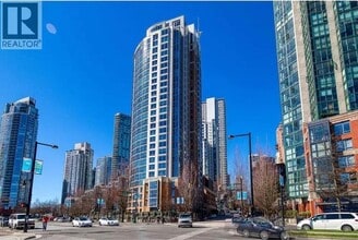 Building Photo - 388 Drake St