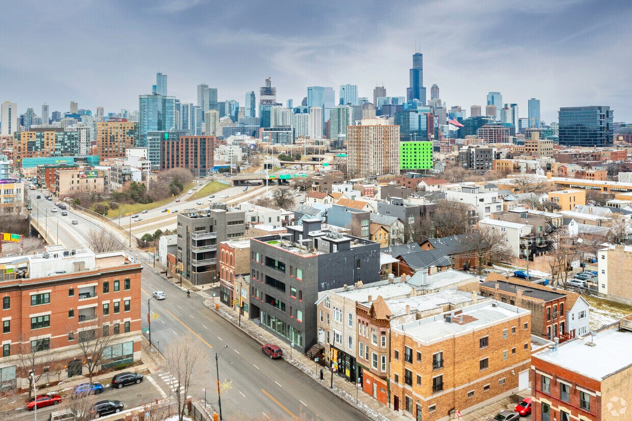 Foto aérea - 1311 W Chicago Ave