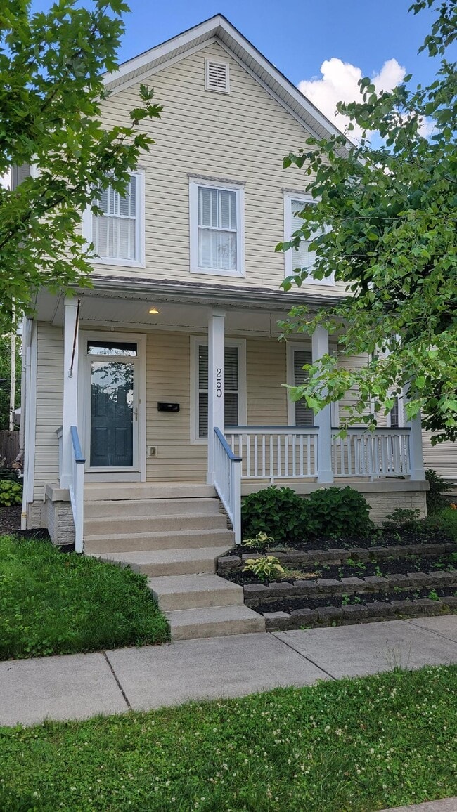 Building Photo - 250 N 21st St