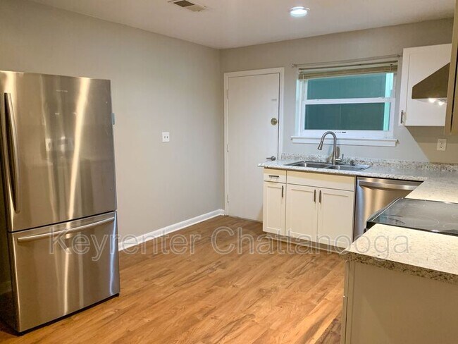 Photo - 911 Altamont Rd House