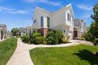 Building Photo - 771 Newfield Dr