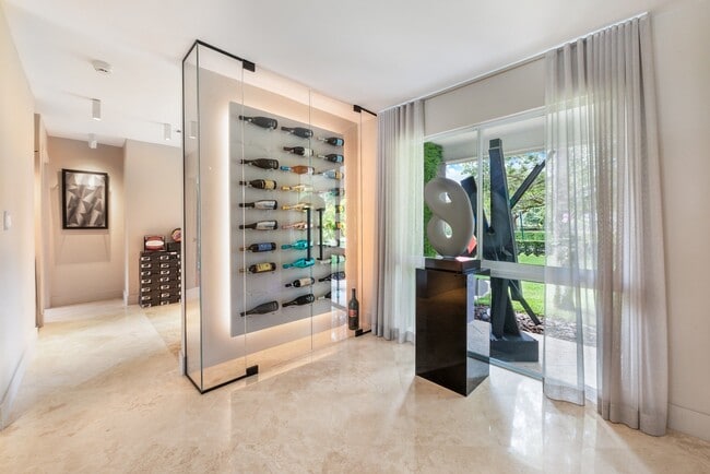 Photo - 7401 SW 117th St (Pinecrest, FL) House