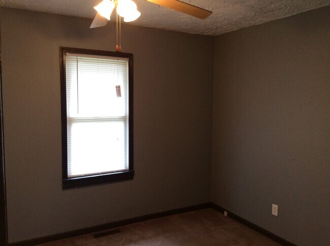 Foto del edificio - Southeast Side - 2 Bedroom home