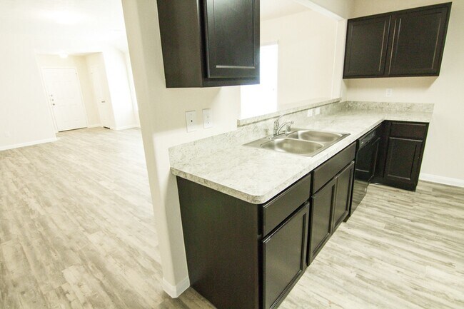 Foto del edificio - 917 Ember Wood Ct