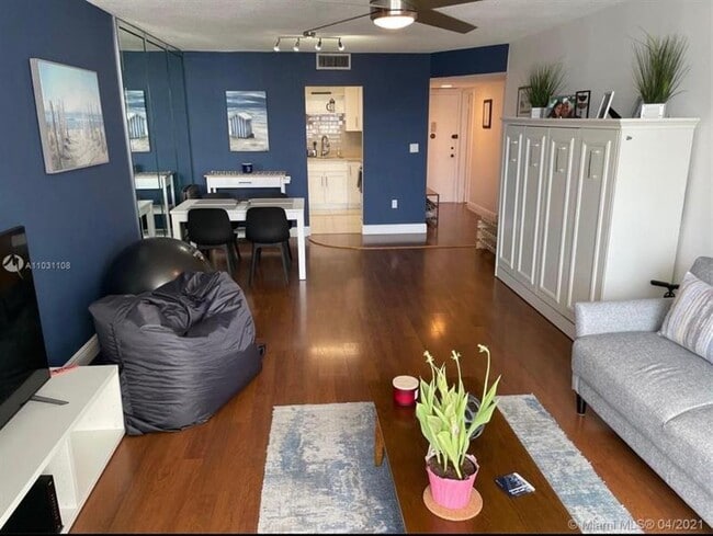 Foto del edificio - 2750 NE 183rd St