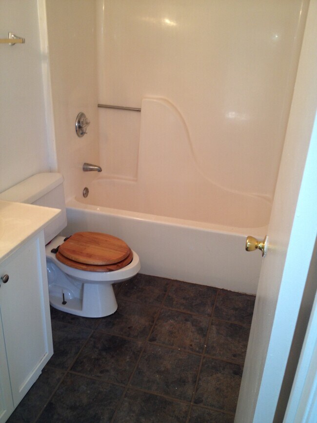 Baño - 1102 Pecan Plz
