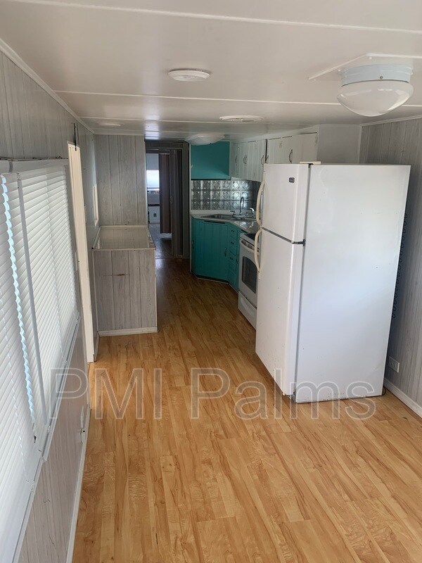 Building Photo - 2051 Orange Dr