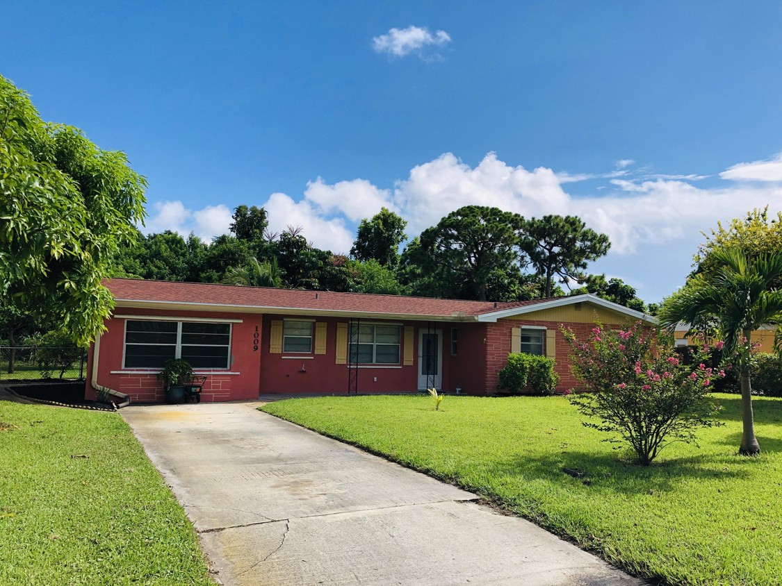 1009 SE 15th Court Stuart FL 34996 - 1009 SE 15th Court  Stuart FL 34996
