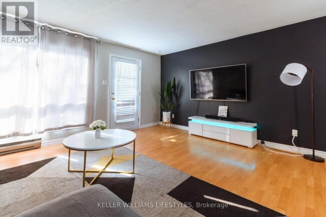 Photo du bâtiment - 1775 Culver Dr