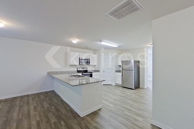 Building Photo - 2051 Country Pl