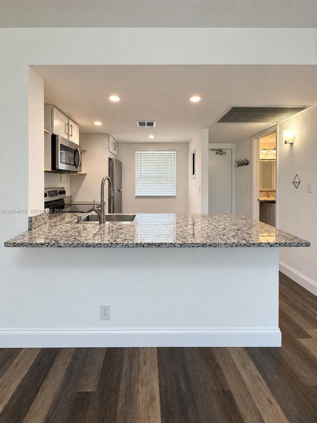 Building Photo - 9440 Poinciana Pl