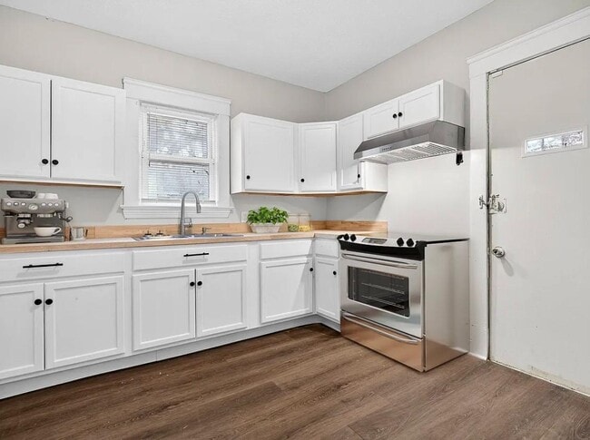 Foto del edificio - 10100 Yale Ave