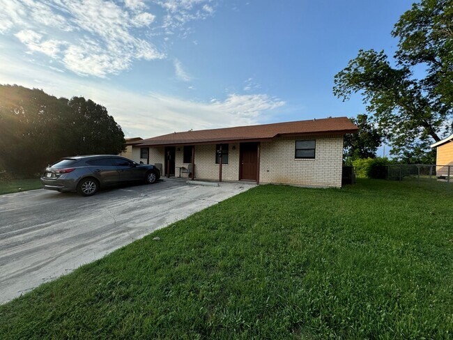 Building Photo - 360 Virtual Tour Available
