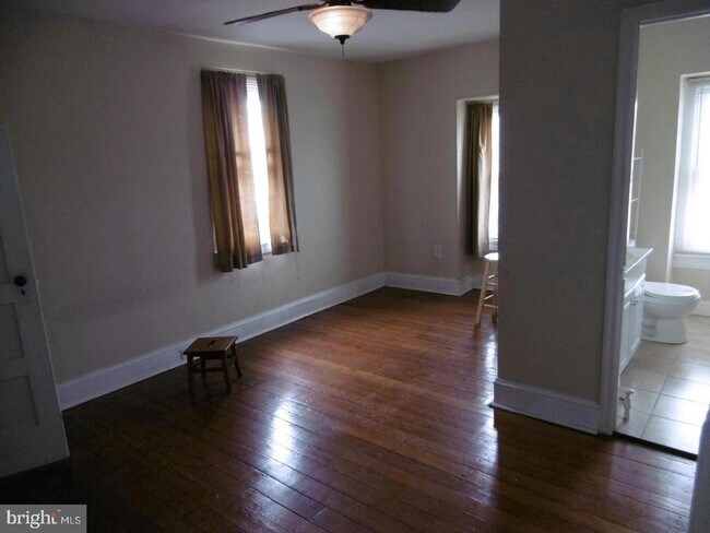 Building Photo - 179 Markle St