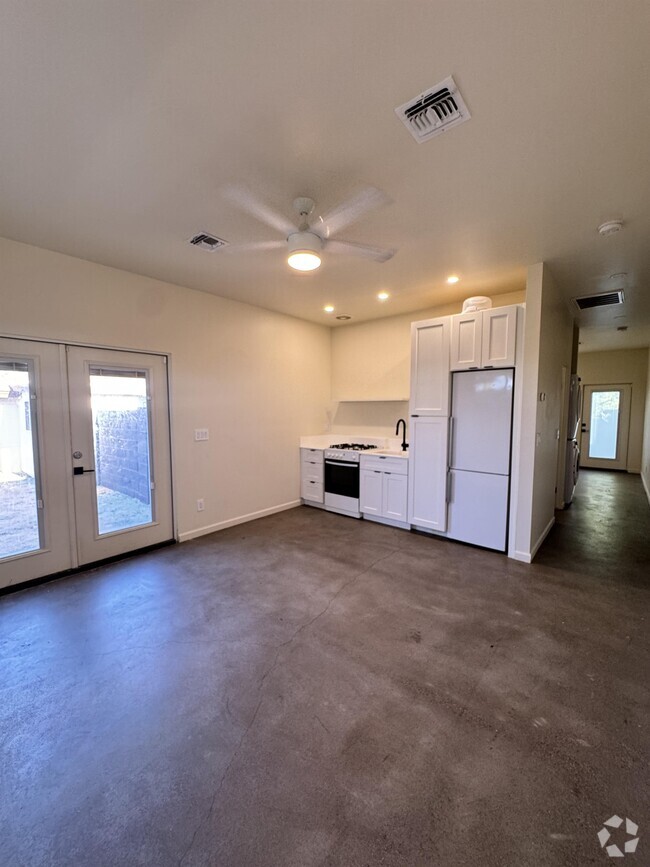 Building Photo - 3342 N 17th Ave