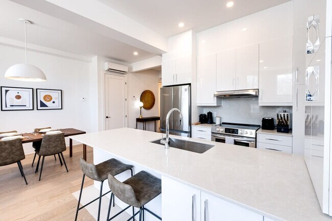 Photo du bâtiment - 4500 Rue Hutchison