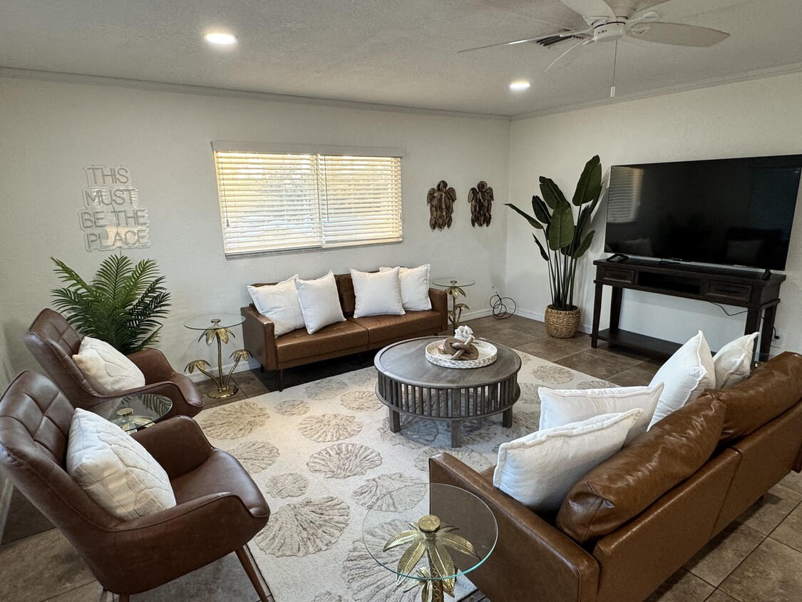 Family Room - 1805 Manasota Beach Rd