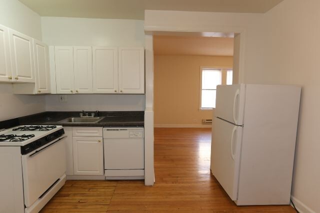 Foto del edificio - 3727 N Pine Grove Ave