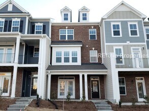 Building Photo - 2927 Great Lawn Rd