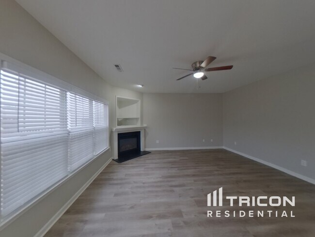 Foto del edificio - 117 Rolling Oak Dr