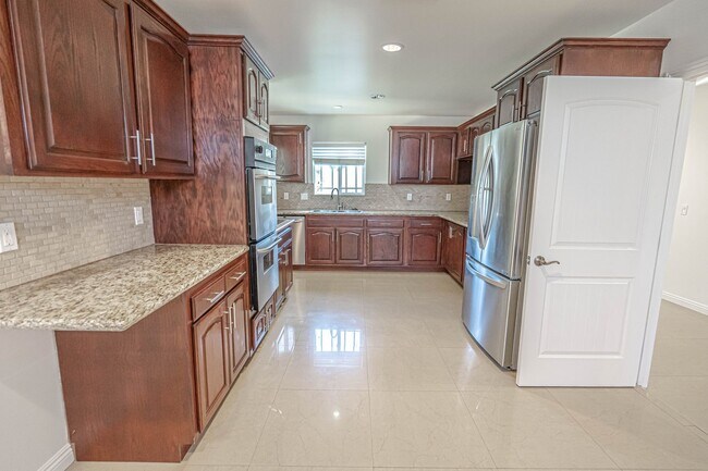 Building Photo - COMING SOON! Spacious Single-Story 3-Bedro...