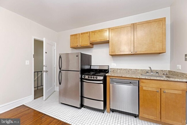 Building Photo - 2509 Cliffbourne Pl NW