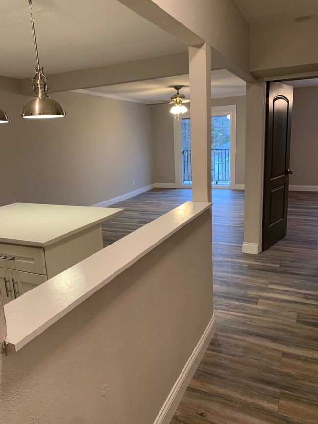Building Photo - **Anic Groves**Updated Modern Spacious One...