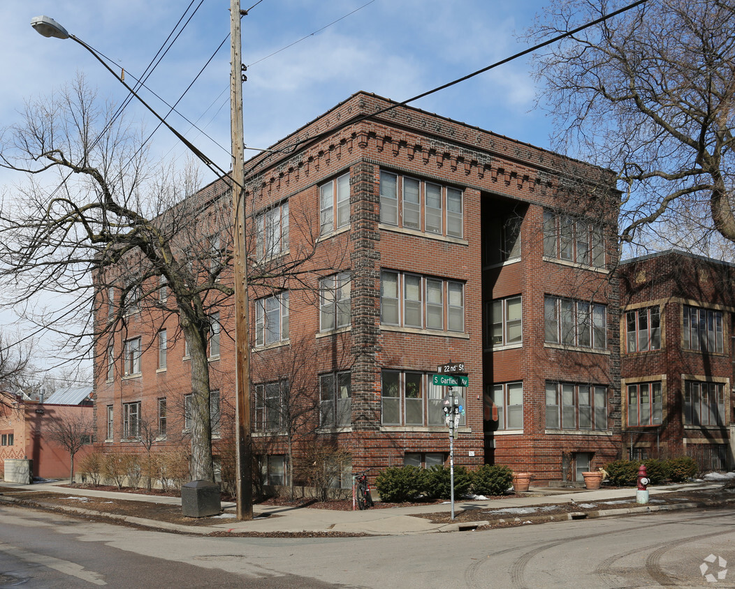 Primary Photo - 2124 Garfield Ave S