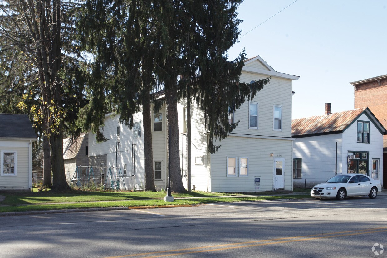 Primary Photo - 116 E Saint Joseph St