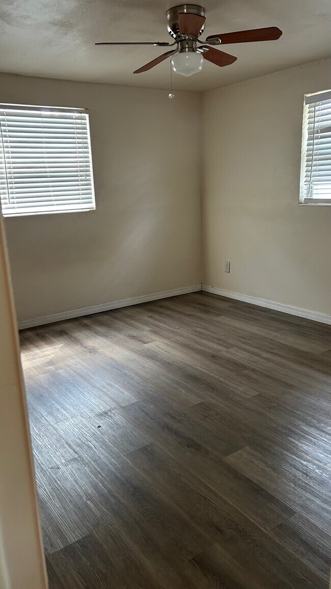 Foto del edificio - 4706 Blossom Dr
