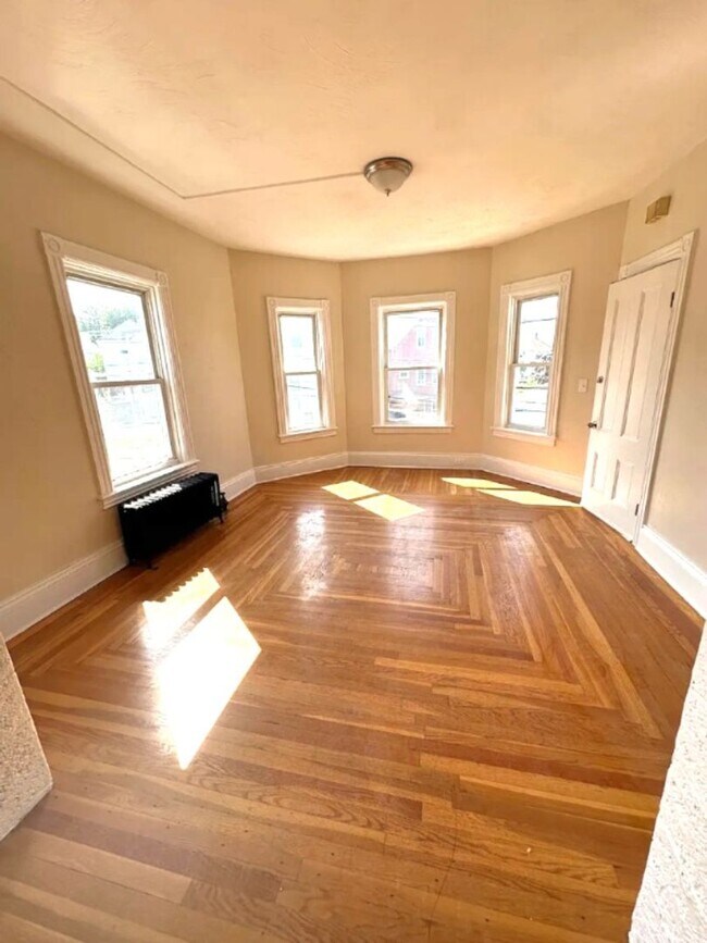 Building Photo - 13 Magill St