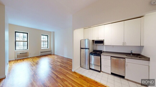 Building Photo - 306 E 91st St