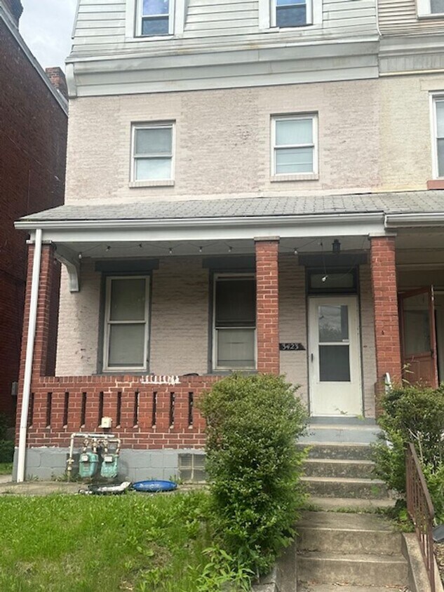 Primary Photo - 3423 Ward St