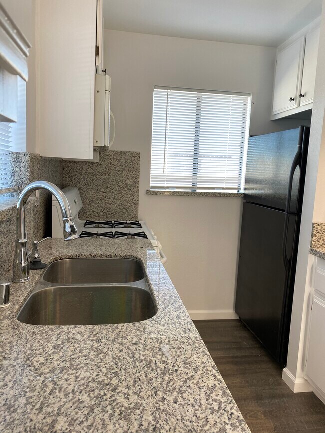 Foto del edificio - 1816 Marshallfield Ln