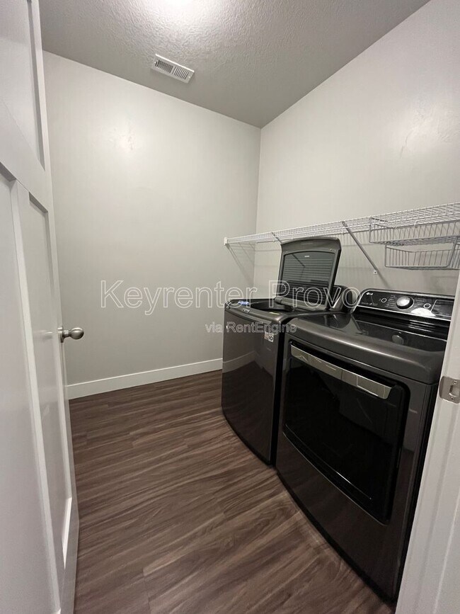 Foto del edificio - 586 N 360 W