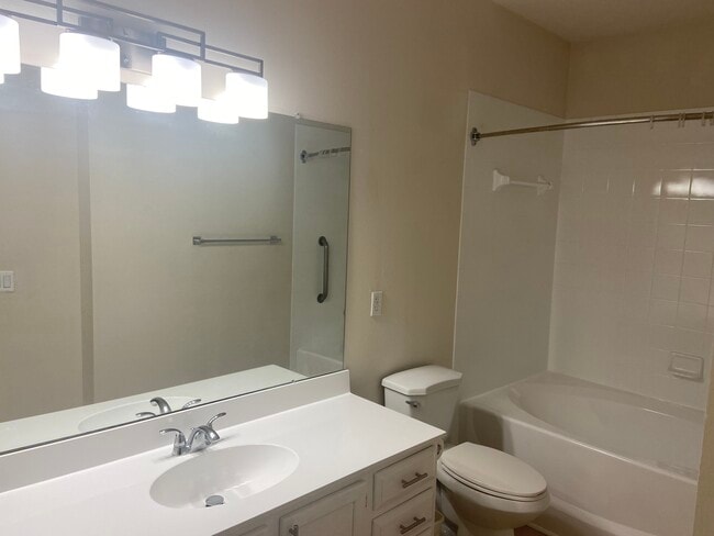 Building Photo - 221 Colima Ct