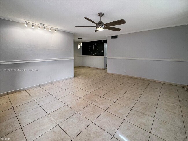 Foto del edificio - 2 br, 2 bath House - 1943 Monroe St Apt 210D