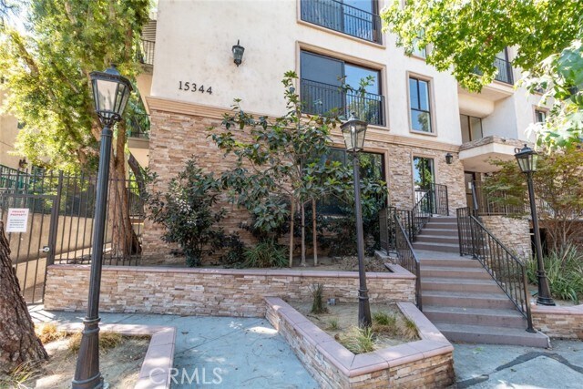 Foto del edificio - 15344 Weddington St