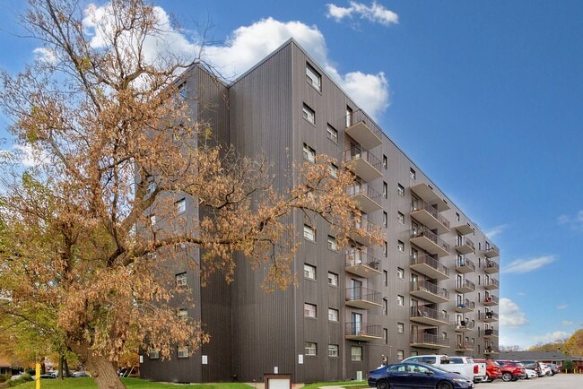 Building Photo - Regal Tower Apartments - Sarnia