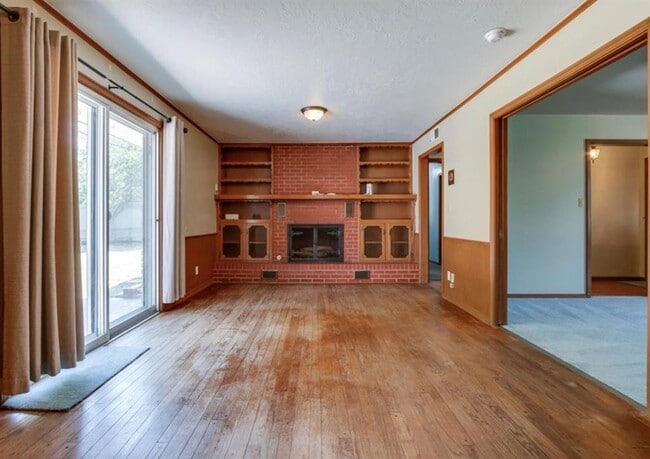 Building Photo - 4325 SE 12th St