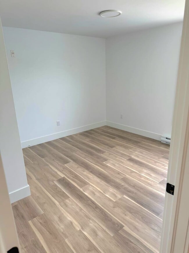 Building Photo - 2 Bedroom 1 Bathroom Apartment